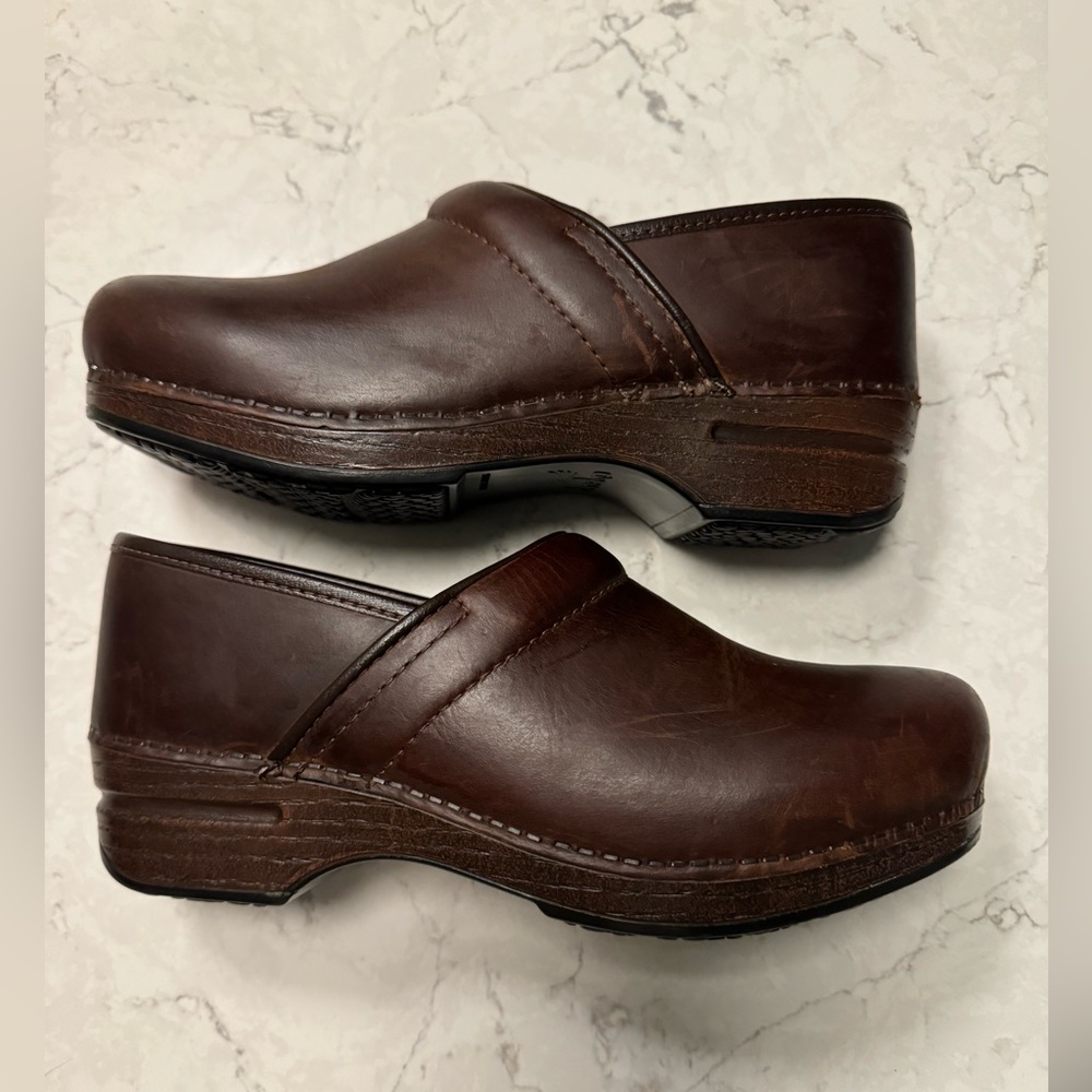 Dansko XP Brown leather size 39 women’s 8.5/9